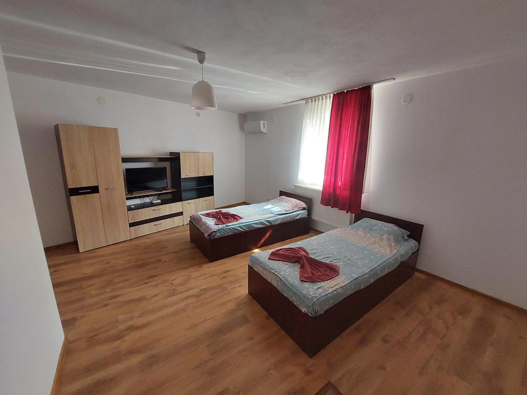 Varipatti House Слатина Экстерьер фото